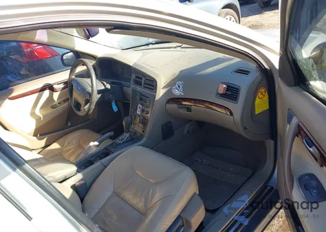 2001 Volvo V70 T5 z USA, uszkodzony, nr VIN YV1SW53D111008438